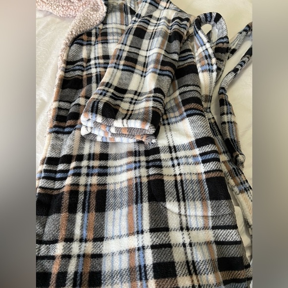 Vera Bradley Plush Fleece Plaid Belted Hooded Robe L/XL. - Picture 8 of 8